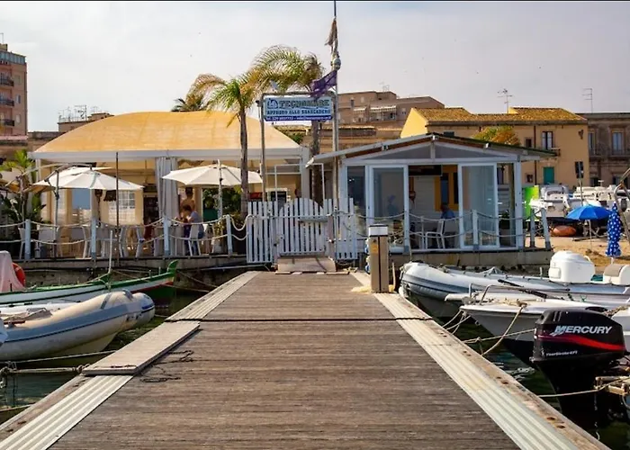 Virginia Úszó hotel Szirakúza